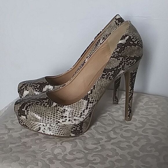 Chinese Laundry Snakeskin Platform 5" Heel Round Toe Pump - Picture 1 of 5